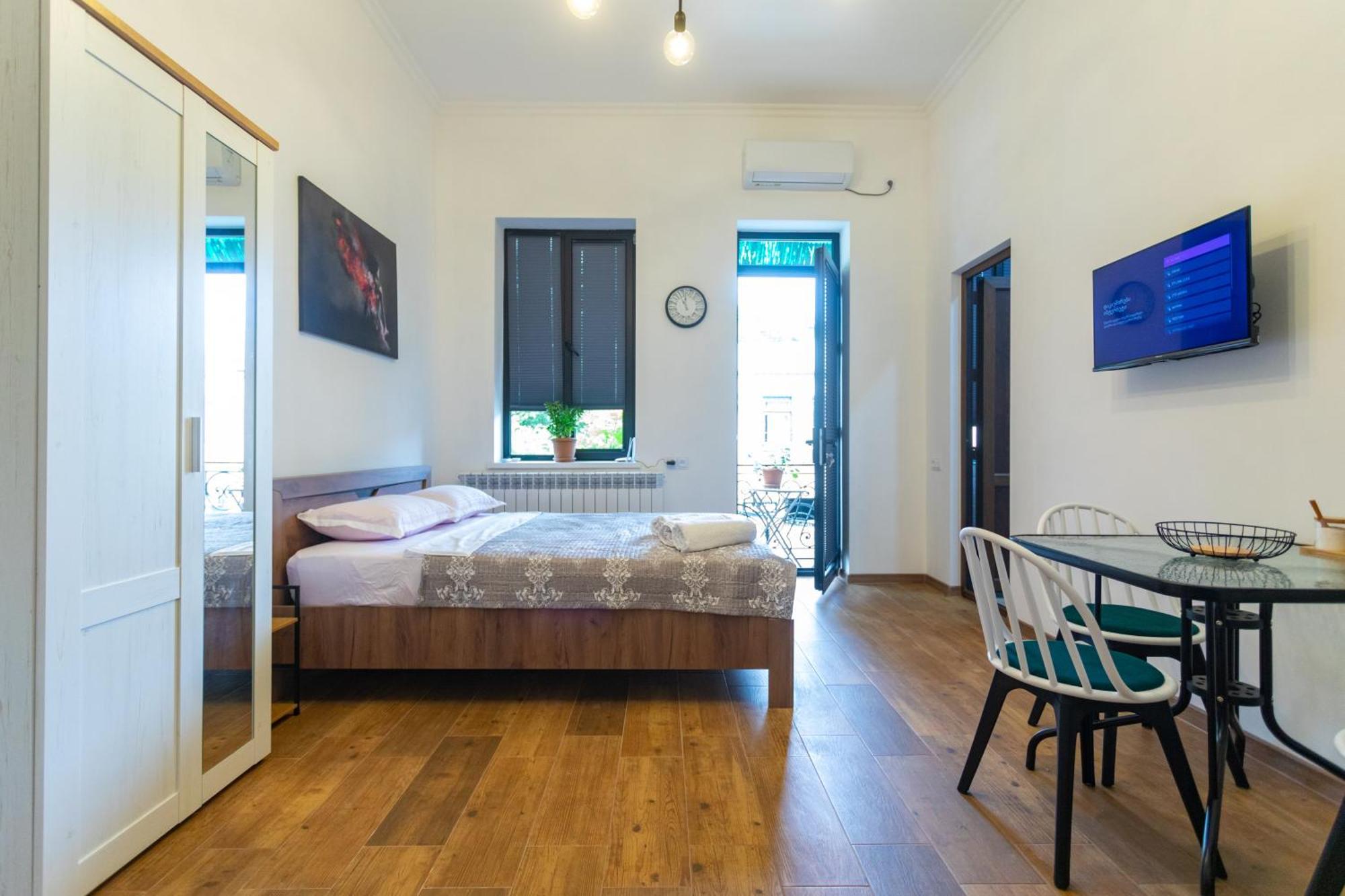 Mulberry Ბჟოლები Apartamento Kʼutʼaisi Exterior foto