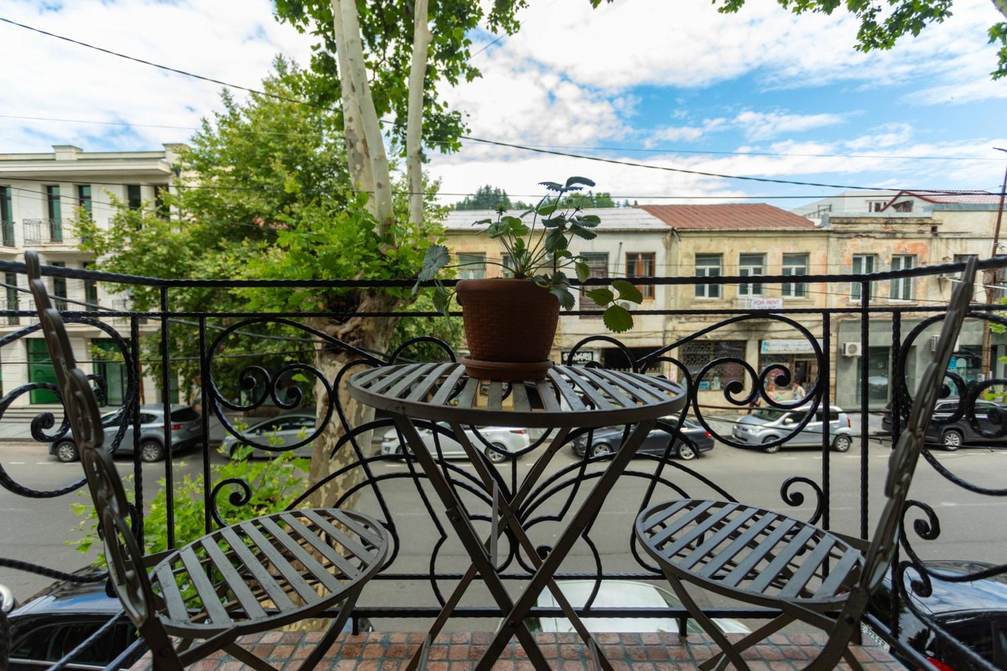Mulberry Ბჟოლები Apartamento Kʼutʼaisi Exterior foto